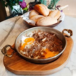 Kavurmalı Yumurta